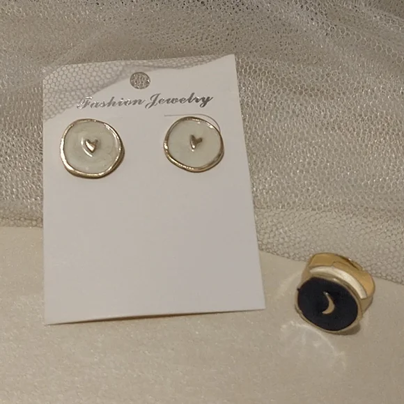 Pretty Enamel Earring Set with a bonus Ring! - Picture 10 of 10